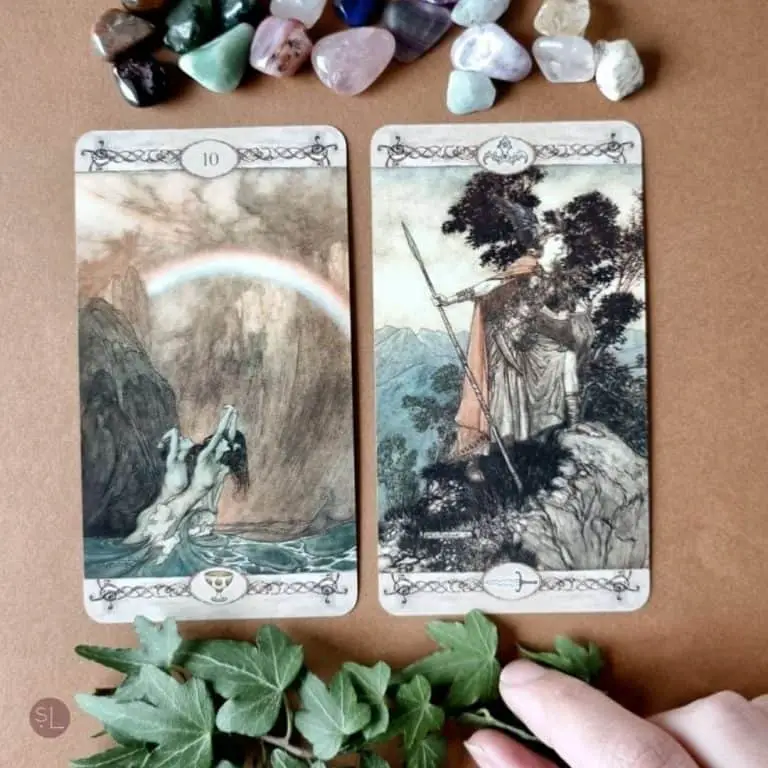 CRYSTALS TO CLEANSE TAROT CARDS