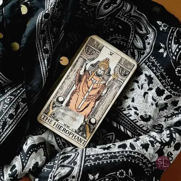 WHAT IS A TAROT CLOTH FOR?
