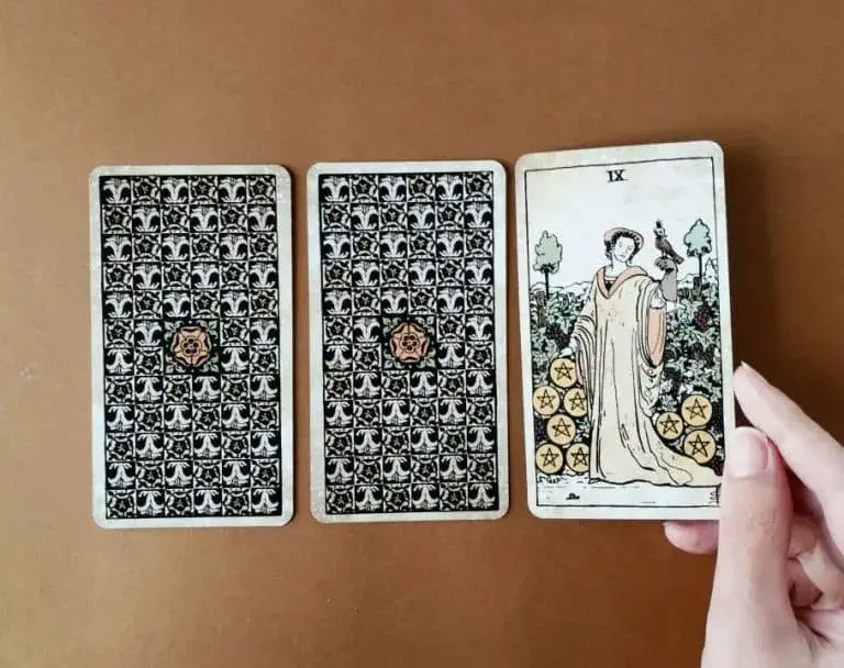 WHAT TAROT SPREADS ARE BEST FOR BEGINNERS?