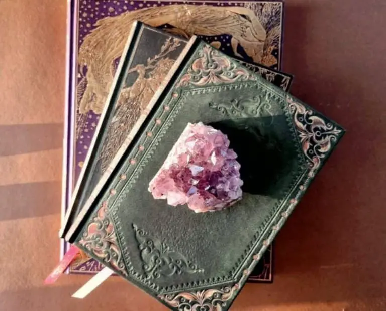 What A Tarot Journal Is And How To Use It